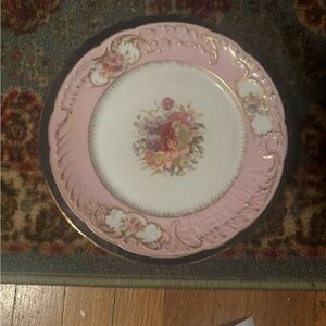 Pink decor plate plus 4 purple gold rimmed dinner plates